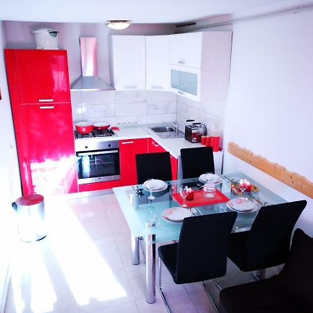 Apartman "Sabine Red" With Heated Pool Omisalj Luaran gambar