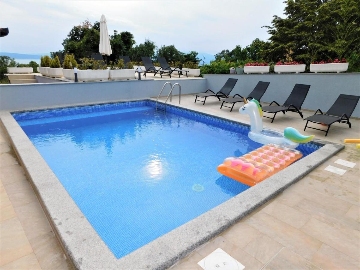 Apartman "Sabine Red" With Heated Pool Omisalj Luaran gambar