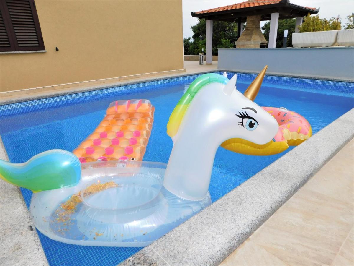 Apartman "Sabine Red" With Heated Pool Omisalj Luaran gambar