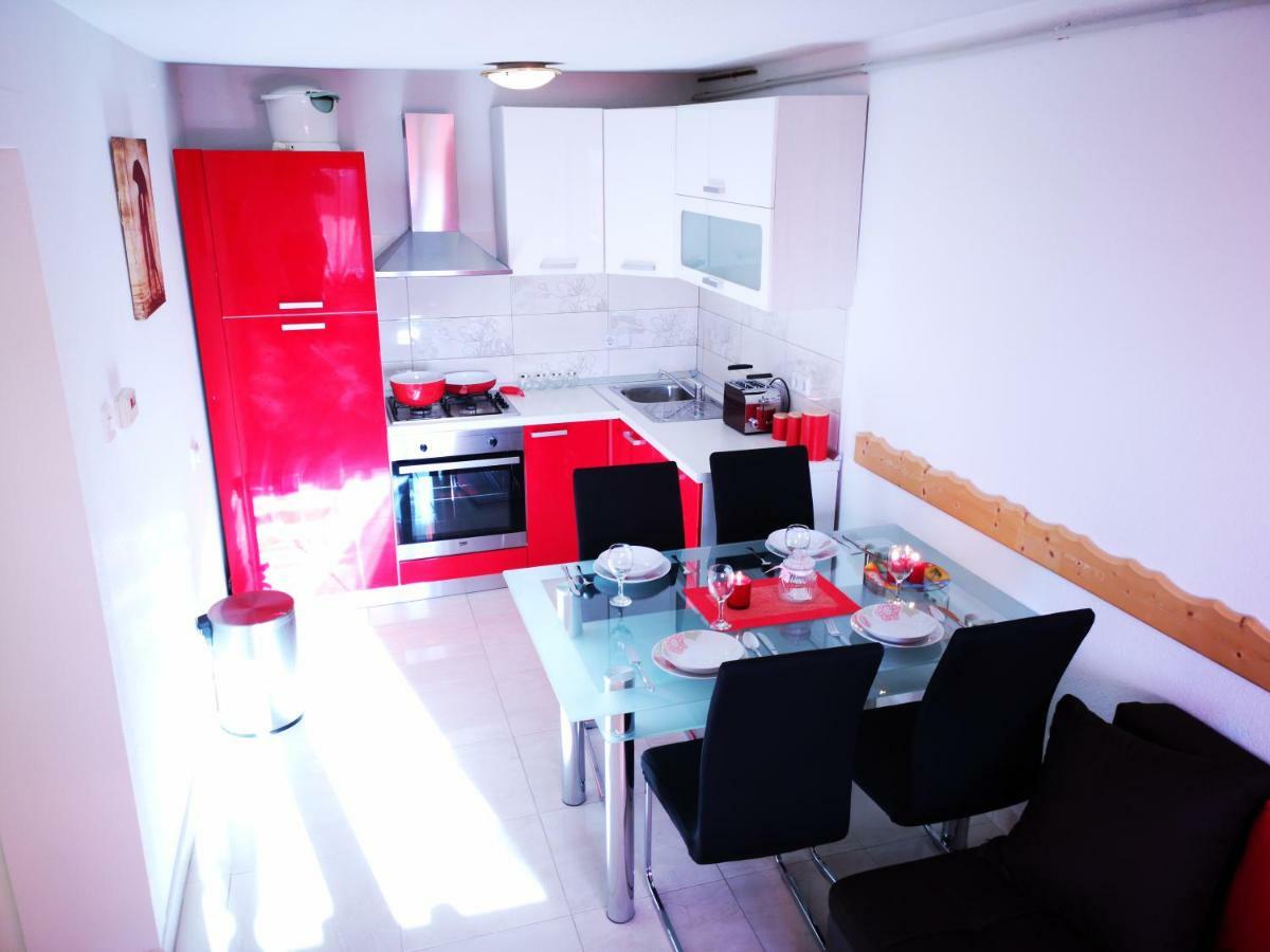 Apartman "Sabine Red" With Heated Pool Omisalj Luaran gambar