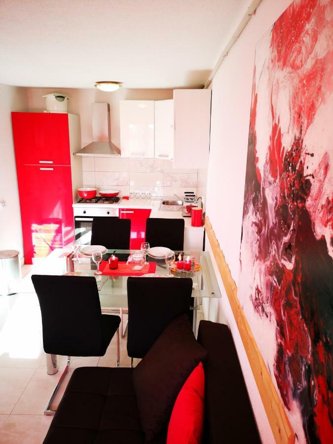 Apartman "Sabine Red" With Heated Pool Omisalj Luaran gambar