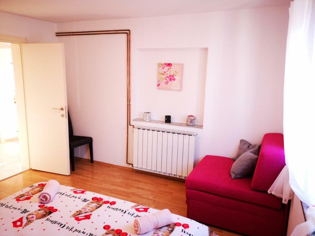Apartman "Sabine Red" With Heated Pool Omisalj Luaran gambar