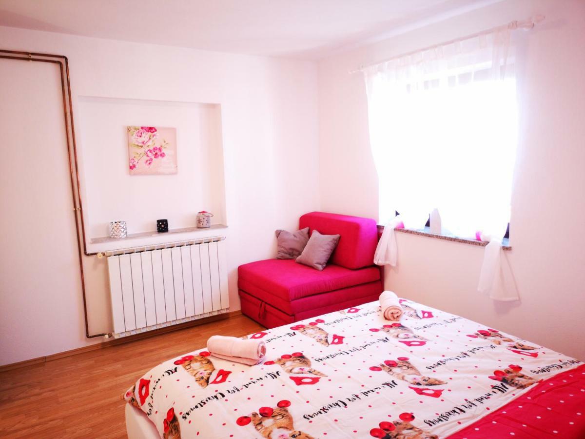 Apartman "Sabine Red" With Heated Pool Omisalj Luaran gambar
