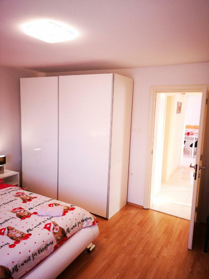 Apartman "Sabine Red" With Heated Pool Omisalj Luaran gambar