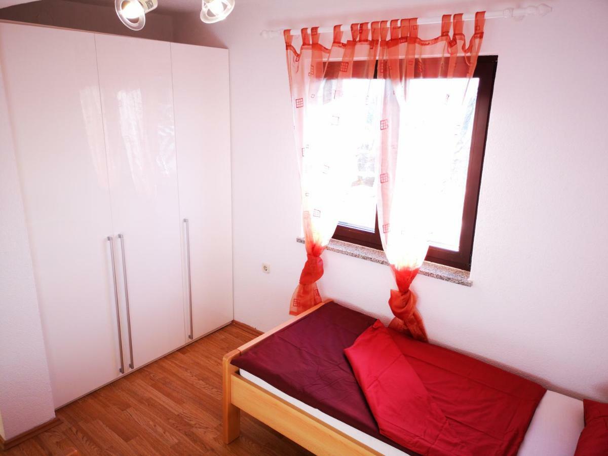 Apartman "Sabine Red" With Heated Pool Omisalj Luaran gambar