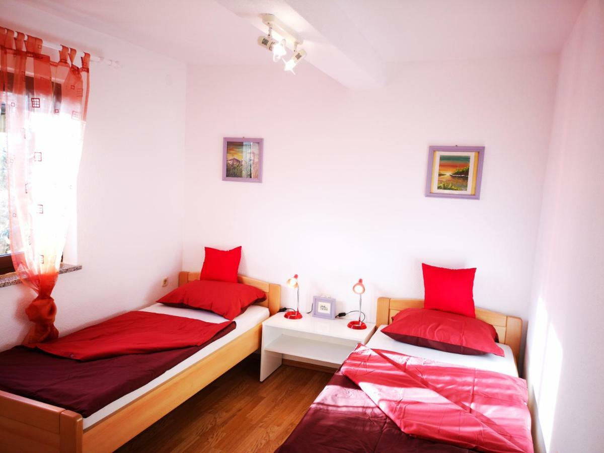 Apartman "Sabine Red" With Heated Pool Omisalj Luaran gambar
