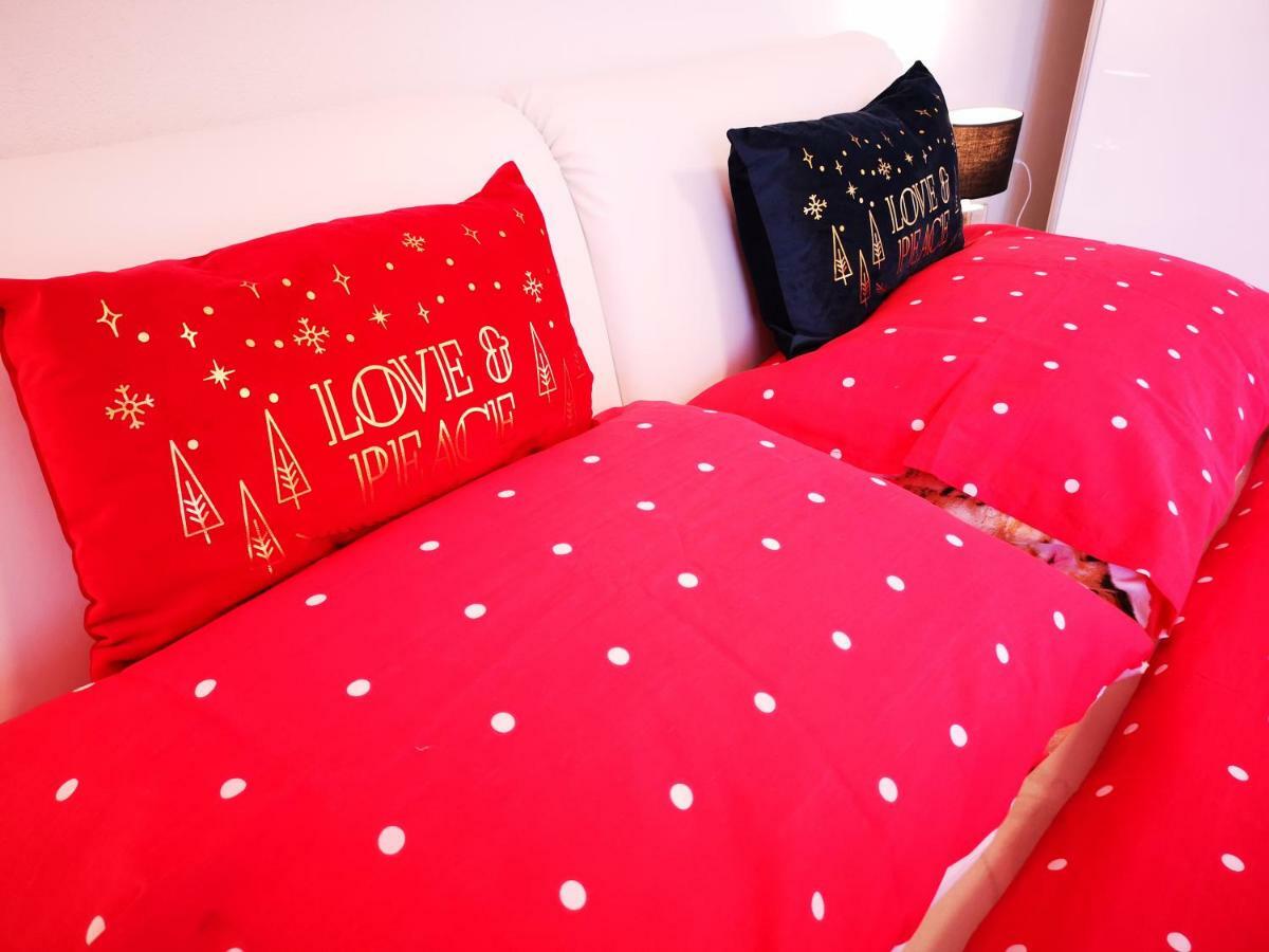 Apartman "Sabine Red" With Heated Pool Omisalj Luaran gambar