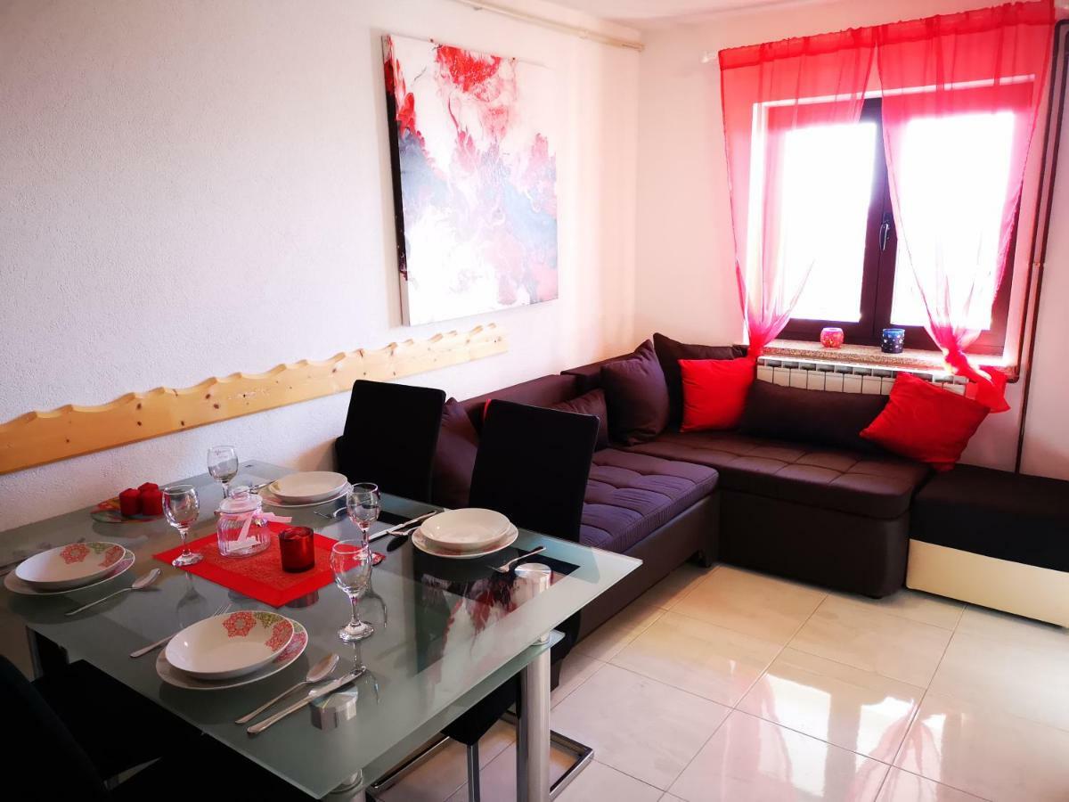 Apartman "Sabine Red" With Heated Pool Omisalj Luaran gambar